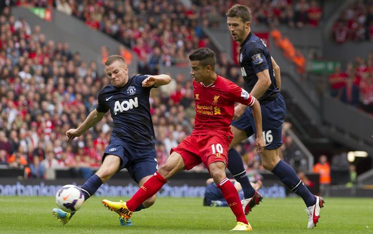 skadet. Liverpools Philippe Coutinho (midt) har spillet en vigtig rolle i klubbens flotte sæsonstart. 