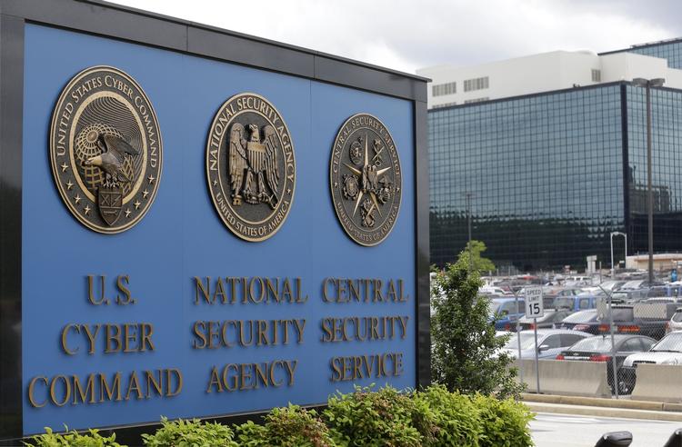 OVERVÅGNING. Den amerikanske efterretningstjeneste NSA følger med i en meget stor del af den globale tele- og internetkommunikation. Nu vil Brasilien gøre det sværere for de amerikanske spioner, der blandt andet har aflyttet præsidentens mobiltelefon. 