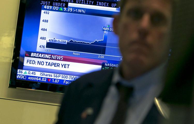 Støtte. Wall Street reagerede med aktiestigninger på meldingen om, at centralbanken fortsætter støttepolitik. 