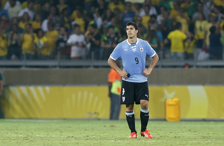 skærpes. Luis Suarez har spillet landskampe for Uruguay, men har ikek fået meget kamptræning, mens han afsoner karantæne. 