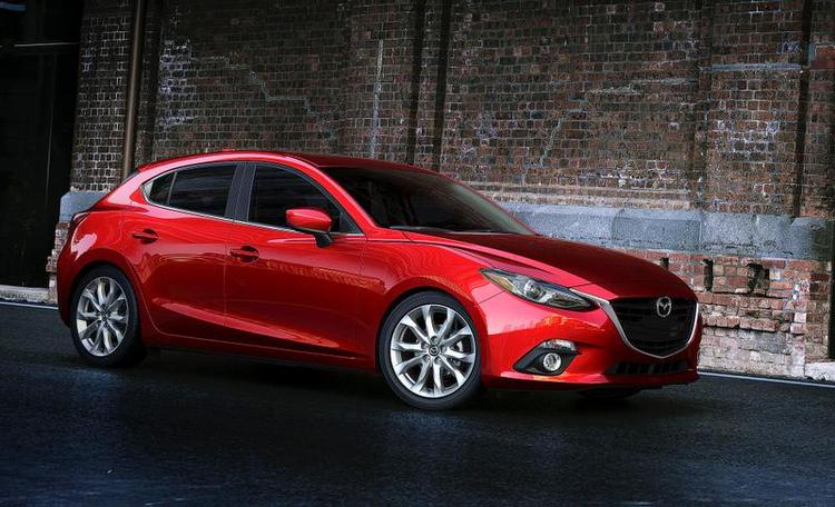 Effektiv. Lettere materialer og mere effektive motorer dæmper tørsten i den nye Mazda 3. 