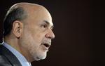 HÅNDSRÆKNING. Boligejerne kan få råd til lidt ekstra, efter den amerikanske centralbanks chef, Ben Bernanke, onsdag overraskede med at melde ud, at USA fortsætter sine månedlige opkøb af obligationer. Men renterne kommer til at stige de næste år, spår økonom. 