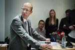 derfor. Økonomiprofessor Jesper Rangvid offentliggjorde i går den rapport om årsager til og konsekvenser af finanskrisen, som et udvalg med ham i spidsen har lavet. 