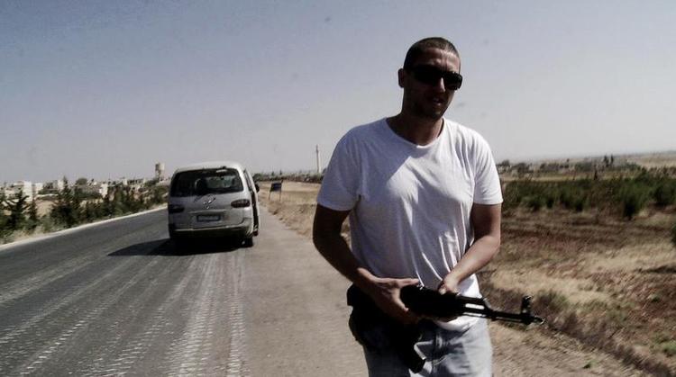 Medier. Abderrozak Benarabe, alias Store A, drager til Syrien for at kæmpe sammen med oprørssoldater fra den militante islamistiske gruppe Ahrar al-Sham. 