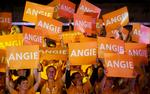 OPBAKNING. CDU-støtter jubler over 'Angie' under et valgmøde i Berlin. 