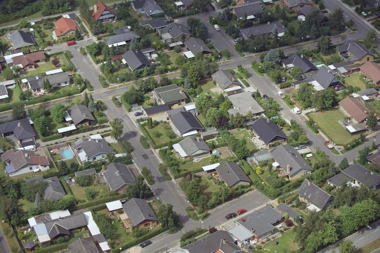 parcelhuse. Rigsrevisionen konstaterede i sin rapport, at Skat i 2011 vurderede 41 procent af parcelhuspriserne for højt. 