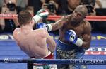 Vinder. Floyd Mayweather (th) vandt på point over mexicaneren Saul Alvarez. 