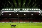 Pladsmangel. Parken kan kun rumme 38.000 tilskuere. Kravet til en EM-arena er 50.000. 