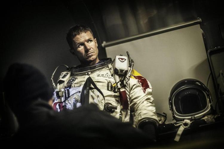 Gensyn. Felix Baumgartner blev med sit 39 kilometer lange frie fald en verdensberømthed. En ny film skildrer rejsen. 