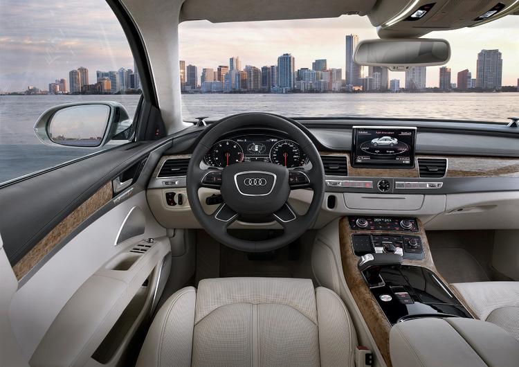 LYD. Audis A8 er blandt de modeller, hvor købere kan få installeret lydsystemet fra danske Bang&amp;Olufsen. Der sælges forholdsvis få anlæg i Danmark, fordi ekstraudstyr er afgiftsbelagt. Men i Tyskland og især Kina går salget godt. 