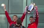 Mestre. Lindegaard (tv) og De Gea jublede side om side, da Premier League-trofæet blev luftet i maj. 