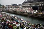 Demo. 1. oktober er som altid en festdag for demokratiet. Og for dem, der godt kan lide at gå med skilte. Her er vi til en af de mange demonstrationer under lærerkonflikten i foråret. 