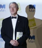 Prominent. Her ses den britiske forfatter Julian Barnes ved uddelingen af The Man Booker Prize, som han vandt i 2011 med bogen 'The Sense of an Ending'. 