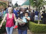 VOLDSOMT. Mindst 30 personer er døde og flere end 60 er sårede i forbindelse med skyderierne i et indkøbscenter i Kenyas hovedstad Nairobi. 