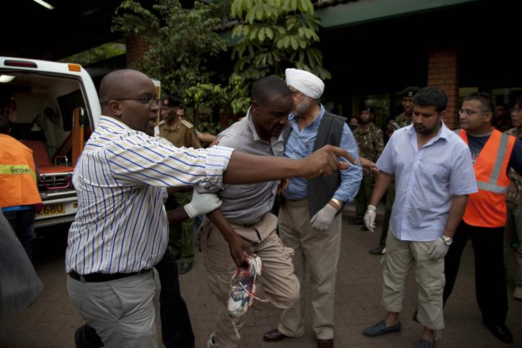 Angreb. Mindst 30 mennesker er dræbt og flere end 60 såret efter et angreb på et indkøbscenter i Kenyas hovedstad, Nairobi. 