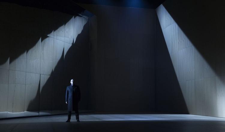 Terminator. Den sorte Otello befinder sig i et samfund af hvide på Det Kongelige Teater. Og gør det glimrende. 