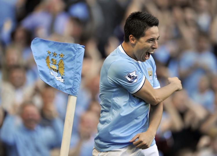 4-0. Manchester Citys sidste mål blev fejret af Samir Nasri med et dask til hjørneflaget. 