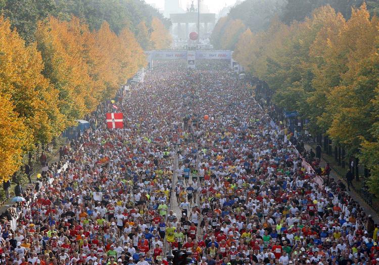 TRÆNGSEL. 40.000 startnumre solgt på tre en halv time til Berlin Marathon. I år bliver det umuligt at løbe i en anden løbers navn. 