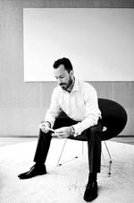 MF'er. Jakob Ellemann-Jensen er ikke mindst optaget af EU-, forsvars- og udenrigspolitiske spørgsmål. Før fynboerne for to år siden første gang valgte ham til Folketinget, var han koncernjurist i GN Store Nord. Jakob Ellemann-Jensen har tillige rang af major i hæren. 