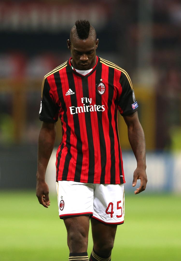 Ud. 23-årige Balotelli er nu oppe på 7 røde kort i en relativ kort karriere. 