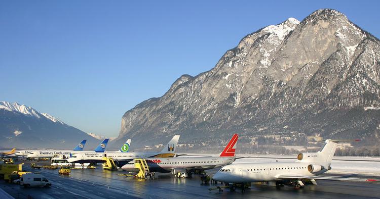 BJERGLANDING. Lufthavnen i østrigske Innsbruck er en kompliceret affære at lande i for de fleste piloter. 