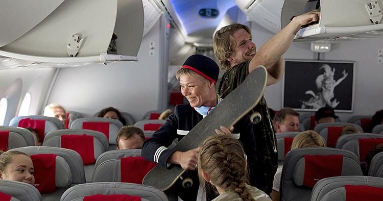 Glemsomhed. Passagererne om bord på verdens fly har det ofte med at tage meget mærkeige ting med på flyene. 