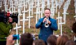 Demonstration. Organistaionen 'Retten til Liv' her plantet 16.000 kors på en mark ved Hedensted. 