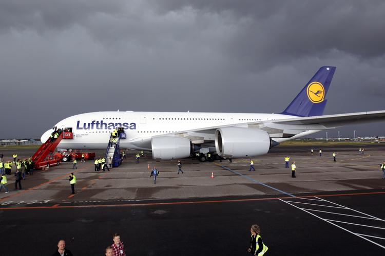 besøgsven. Verdens største passagerfly, Airbus A380, på besøg i København for tre år siden. Det er flyrproducenten Airbus, som kommer med det nye bud på, hvor mange nye passagerfly verden har brug for. 