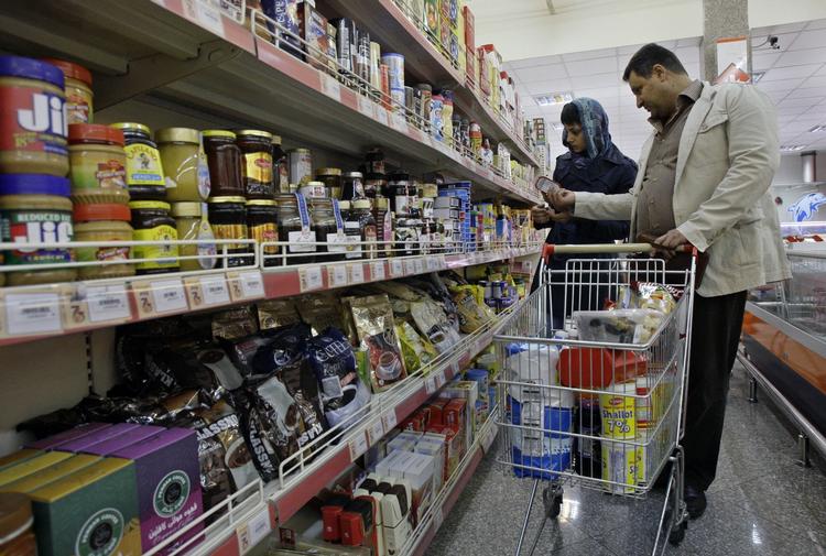 PRES. Sanktionerne har ramt især den iranske middelklasse og forårsaget konstante prisstigninger. Men nu kan styret være ved at slå ind på en mere forsonlig kurs. 