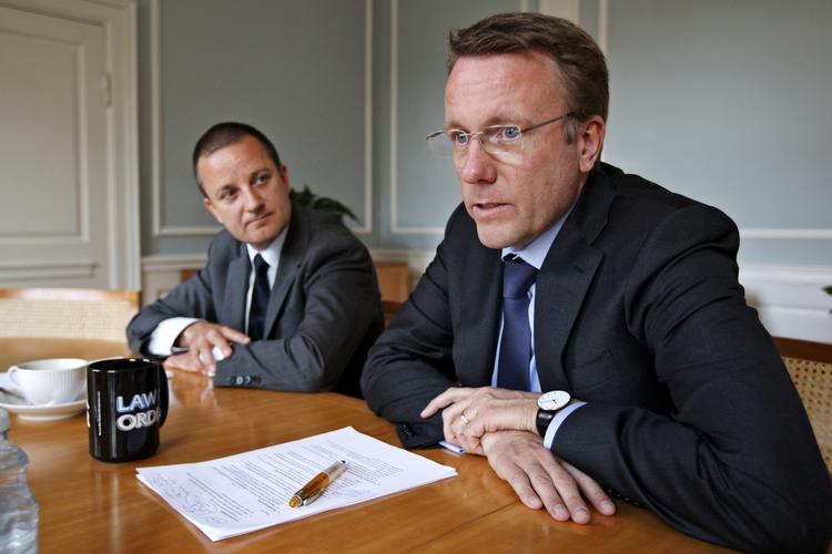 Syrien. Jeg synes, Karsten Lauritzen skal lade være med at lege chef for Politiets Efterretningstjeneste og lade PET og politiet passe deres arbejde, siger justitsminister Morten Bødskov (S). 