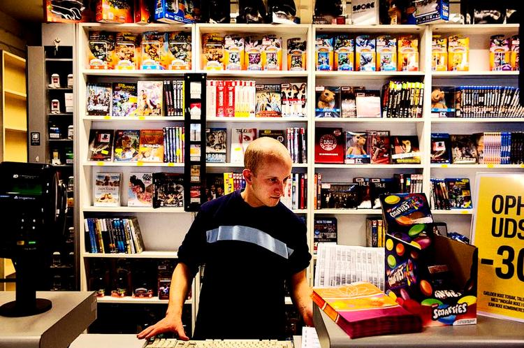 Navneskifte. Blockbuster-butikkerne skifter navn til RecycleIT. Den første 'nye' butik åbner i efterårsferien i København. 