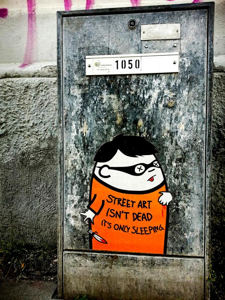 Selvmord. Et gadekunstværk, der tager fat i egne rækker. Kunstneren bag, Kissmana, mener, at der gik professionalisme og gentagelser i street art-genren. Kissmama har lavet gadekunst i ni år. 