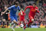 Fri. Siden han bed Ivanovic (tv) har Suarez (th) kun spillet landskampe for Uruguay. 