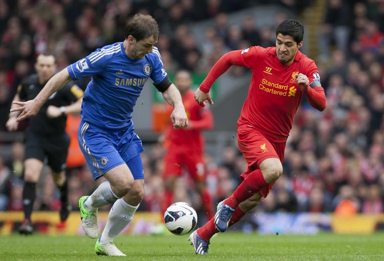 Fri. Siden han bed Ivanovic (tv) har Suarez (th) kun spillet landskampe for Uruguay. 