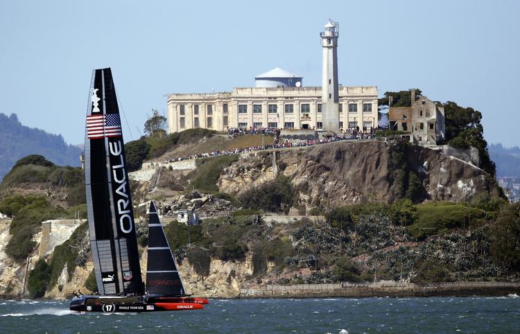 Drømmeland. Den tidligere fængselsø Alcatraz og Golden Gate-broen var en del af kulissen ved America's Cup. 