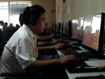 ÅBNING. De kinesiske myndigheder bløder nu en anelse op for censuren overfor Facebook og Twitter. dog i første omgang kun i et frihandelsområde i Shanghai (Foto: Ng Han Guan/AP Photo) 