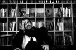 Eksil. Atiq Rahimi er født i Kabul i 1962 og flygtede som tyveårig til Frankrig, hvor han har skrevet fire romaner. 