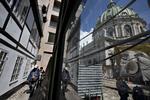 epicenter. Det er metrobyggeriet ved Marmorkirken i København, som er omdrejningspunkt i klagesagen over byggestøj. Aften- og nattearbejdet er blevet indstillet, mens naboernes klage behandles af Natur- og Miljøklagenævnet. 