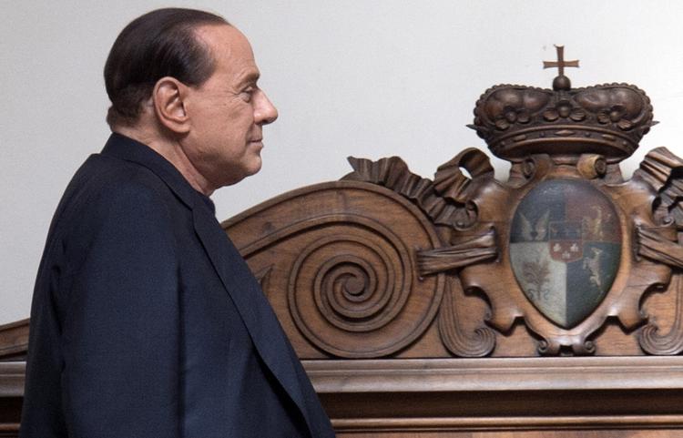 Ciao. Ad tre omgange har Silvio Berlusconi været Italiens premierminister, men han er færdig i italiensk politik, siger Franco Frattini, som var udenrigsminister under Berlusconi, og som er landets kandidat til topposten i Nato. 