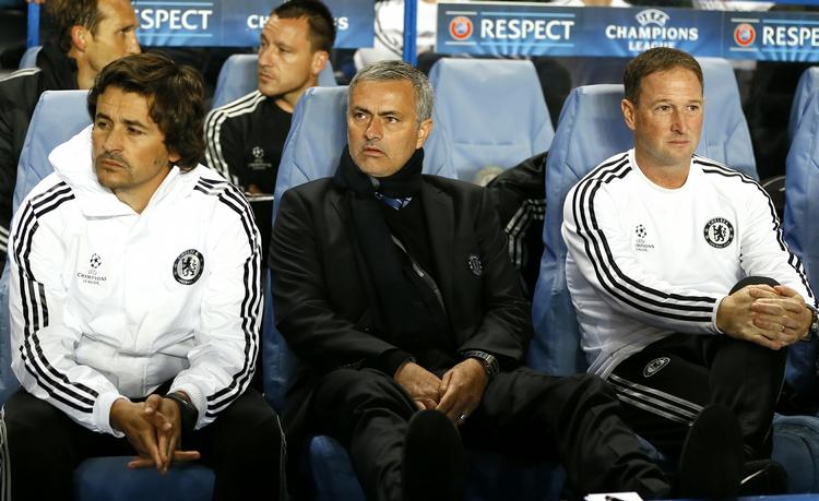 LOKALOPGØR. Næste opgave for Jose Mourinho og hans stab i Chelsea er lørdagens kamp mod Tottenham. 