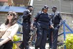 Angreb. Al-Shabaabs forsøg på at true Kenya til at forlade Somalia har ingen effekt, siger indenrigsministeren. Politiet overvåger et andet af Nairobis indkøbscentre, Nakumatt Ukay, efter at Westgate-centret i lørdags blev udsat for et terrorangreb. 