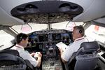 ZzZzZz. Over halvdelen af de britiske piloter har oplevet at falde i søvn, mens de har styret et fly i luften, viser en undersøgelse. Piloterne på billedet har ikke deltaget i undersøgelsen. - Foto: 