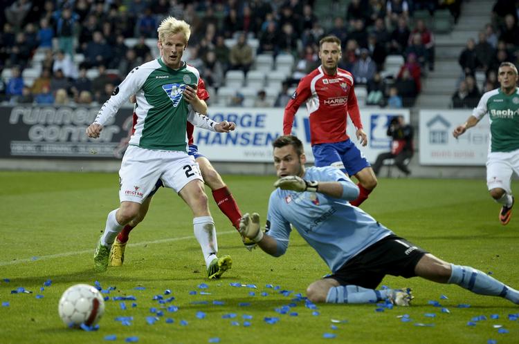 2-0. Størstedelen af kampen mellem Viborg og FC Vestsjælland var en chanceløs affære. Først til sidst og i overtiden kom der gang i scoringerne. Viborg vandt 2-0. - Foto: 