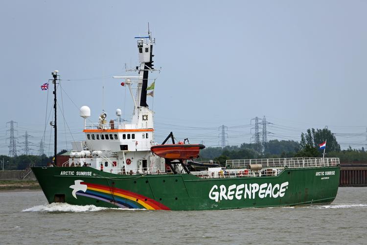 Fængslet. Den 30 mand store besætning fra Arctic Sunrise blev anholdt, da de forsøgte at tvinge sig ombord på en russisk olieplatform. 