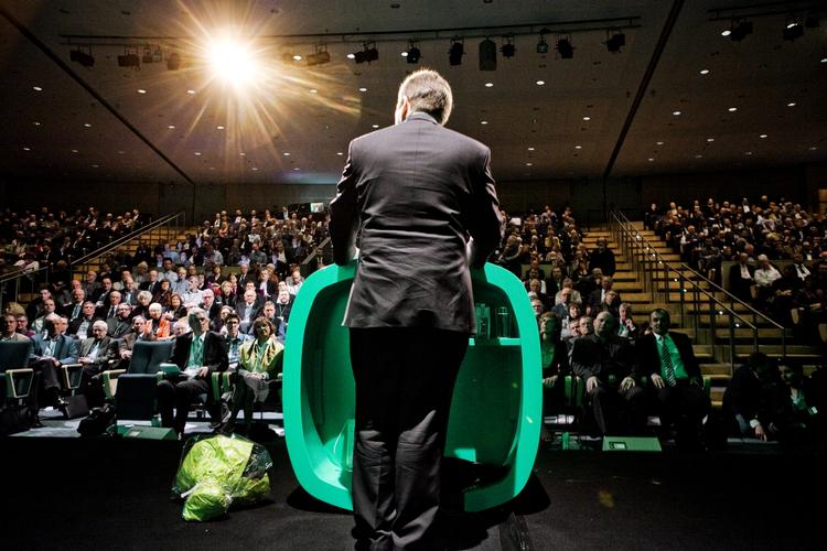 Landsråd. Lars Barfoed skal også i år holde tale for de delegerede ved det konservative landsråd. Trods dårlige meningsmålinger, er der ikke udsigt til, at hans formandspost er truet, mener Politikens politiske analytiker, Sigge Winther Nielsen. 