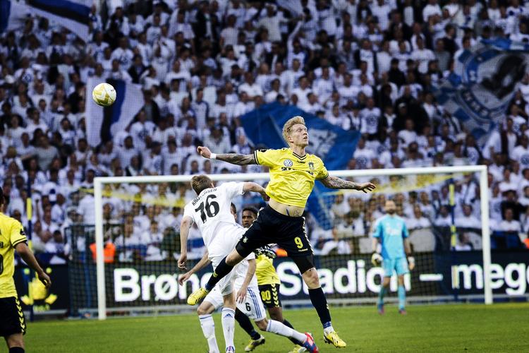 Nøglespiller. Simon Makienok har været småskadet op til derbyet mod FCK, men angriberen er med i truppen til eftermiddagens bundbrag. 