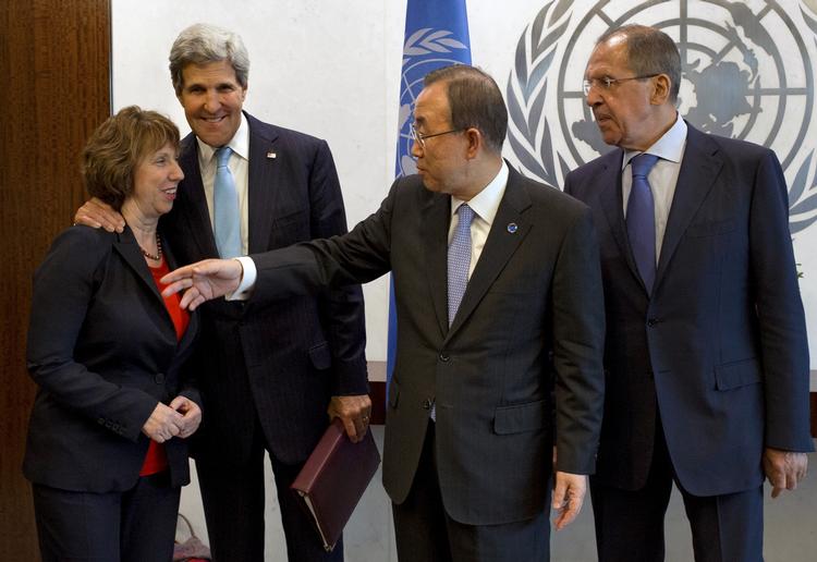 Enighed. Fra venstre ses EU's repræsentant for udenrigs- og sikkerhedspolitik, Catherine Ashton, USA's udenrigsminister, John Kerry, FN's generalsekretær, Ban Ki-moon, og Ruslands udenrigsminister Sergej Lavrov. 