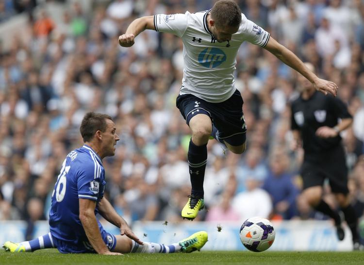 Duel. John Terry (tv) og Gylfi Sigurdsson sørgede for målene på White Hart Lane. 