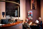 kaffeslabberas. Cafe Klimt har gennem små to årtier serveret kaffe, mens reproduktioner af Guvstav Klimts malerier kigger på. 