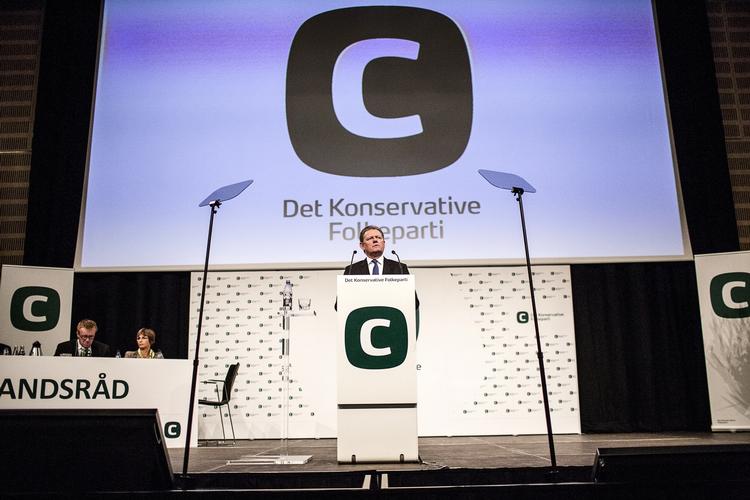 Tale. »Euroen er under ombygning, og vi kender ikke reusltatet af det nye sæt spilleregler, man er ved at indføre. Derfor er det helt rimeligt, at vi ikke tager stilling, før byggestøvet har lagt sig«, siger Bendt Bendtsen 